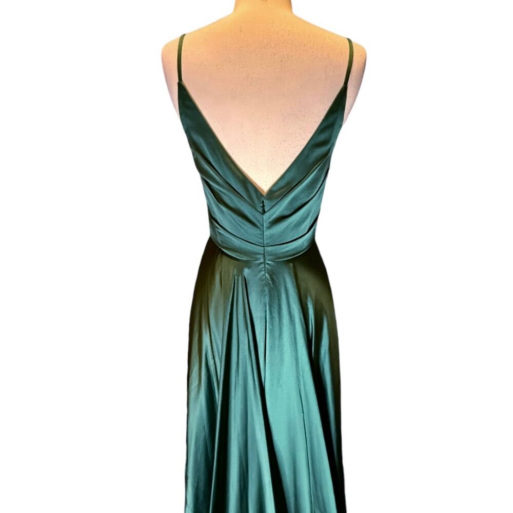 LA FEMME Emerald Green Satin Ball Gown Plunge V-Neck Dress Slit Evening 6 NWT - Picture 9 of 13